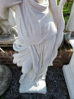 Statue Femme Diane Chasseresse En Pierre Reconstituée -Jardin Fournitures Boutique 8ecdeb81 429d 4c65 a2ac 4653939dc137