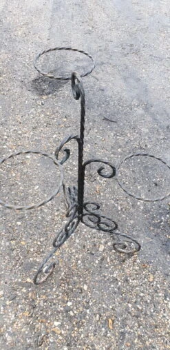 Porte Plantes Fer Forgé Torsadé -Jardin Fournitures Boutique 8fb81f2c de2b 4e17 8d76 1b1d2f54c6ee