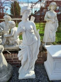 Statue Femme Diane Chasseresse En Pierre Reconstituée -Jardin Fournitures Boutique 916ce763 c2b9 4358 96bc de9f3d0174b2