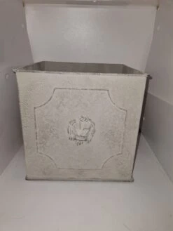 Jardinière Carrée Avec Une Tête De Lion En Fer Patiné -Jardin Fournitures Boutique 931d5866 f308 411a 8bd0 df3fddda5c94