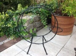Porte Plante En Fer Forgé Noir, Vintage Années 60 -Jardin Fournitures Boutique 9e704c90 4f0e 47fa 9a14 30f68658acab
