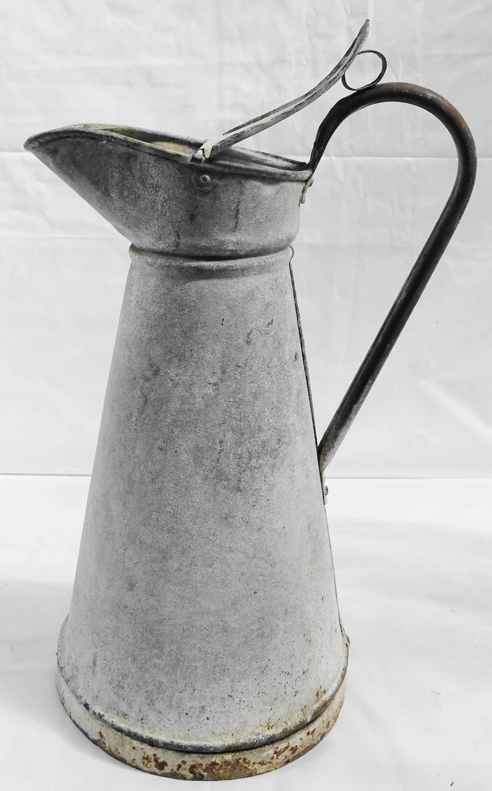 Broc à Couvercle Clapet En Zing 7 Broc à Couvercle Clapet En Zing – Image 5