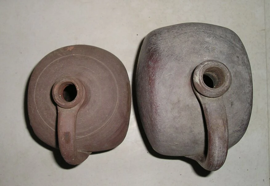 Duo De 2 Bouteilles Anciennes En Grès 5 Duo De 2 Bouteilles Anciennes En Grès – Image 3