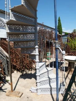 Escalier Colimaçon En Fonte XXème -Jardin Fournitures Boutique a90aed16 6680 4c6c 8e71 291f14188fbd