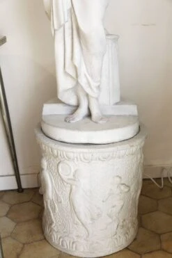 Lampadaire Jardin Femme Nymphe Sur Socle Italie -Jardin Fournitures Boutique adb27bda 3d90 4c35 805f 4df1e2fe9ca6