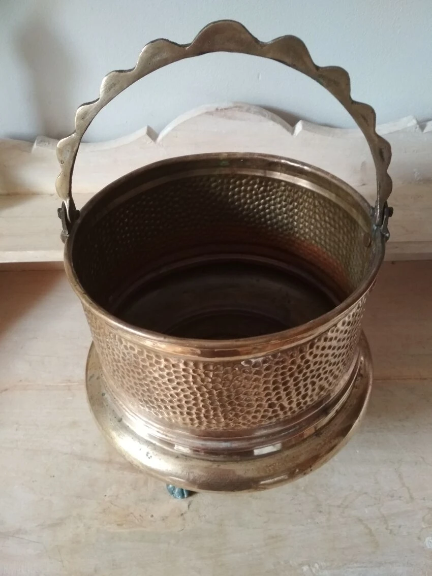 Chaudron Tripode En Cuivre Et Bronze 6 Chaudron Tripode En Cuivre Et Bronze – Image 4