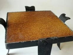 Porte Plante Du Milieu Du Siècle En Fer Forgé Avec Un Carreau De Céramique, Vintage Des Années 1970 -Jardin Fournitures Boutique b7b02173 cbf3 46f3 b6b8 5872d923af10