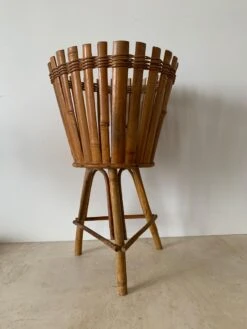 Cache Pot En Rotin Et Bambou Ancien -Jardin Fournitures Boutique ba04f34b e292 4858 8f3f 5c6fe3ef0e96