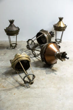 Set De Cinq Lanternes Réverbères Ville De Paris Cuivre Et Laiton 1970’ 31 Set De Cinq Lanternes Réverbères Ville De Paris Cuivre Et Laiton 1970’ -Jardin Fournitures Boutique bc9be279 07d2 4df0 b1e5 e3ac3c8aadb1