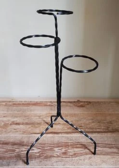 Porte-plantes En Fer Forgé Tripode Années 50, Avec Trois Cache-pots -Jardin Fournitures Boutique bd8f22cb 1335 4555 b03b d7483d1fbaf7