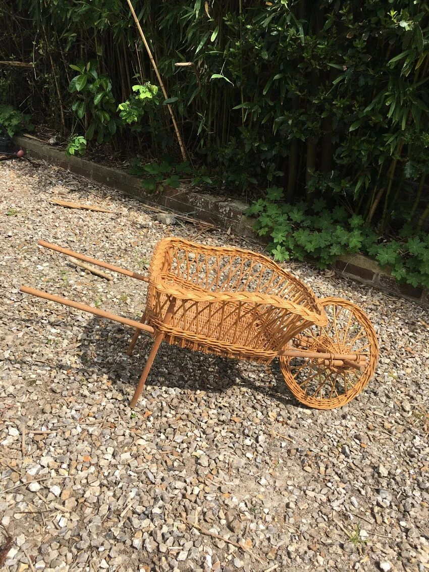 Brouette De Décoration En Osier 8 Brouette De Décoration En Osier – Image 6