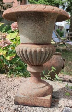 Ancien Petit Médicis En Fonte -Jardin Fournitures Boutique c1dff62b ebc2 43af 8556 4df3977c857a