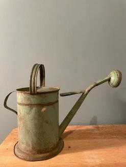 Arrosoir Ancien En Tôle -Jardin Fournitures Boutique c2ae6b9c c7f3 4798 9d11 7a036a3c7218