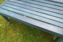 Banc De Jardin Peint En Détresse Du Milieu Du Siècle -Jardin Fournitures Boutique c38cde60 7fab 4ca0 8461 5f8a0fbf70c7