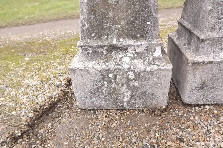 Paire De Bornes Ciment Année 60 4 Paire De Bornes Ciment Année 60 – Image 2