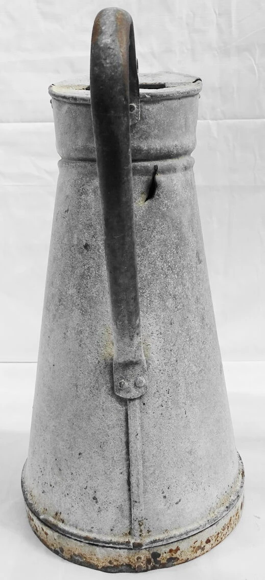 Broc à Couvercle Clapet En Zing 6 Broc à Couvercle Clapet En Zing – Image 4