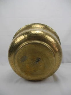 Cache Pot Laiton Doré Martelé Old Brass Flowers Pot -Jardin Fournitures Boutique c8025e3a fe9a 4a84 bc86 1b7377e1b555