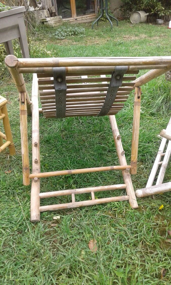 Lot De Deux Chiliennes En Bambou Vintage Avec Sa Table D'appoint 12 Lot De Deux Chiliennes En Bambou Vintage Avec Sa Table D'appoint – Image 10