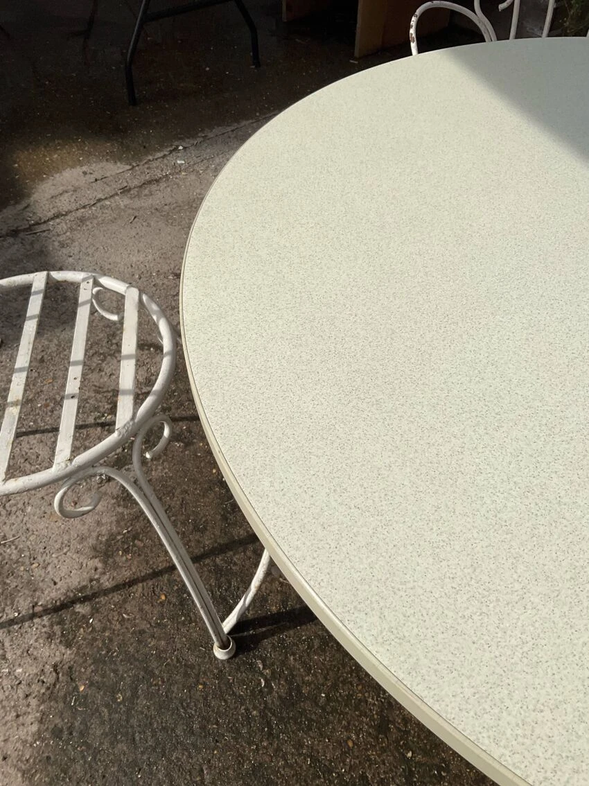 Salon De Jardin Fer Forgé Années 50 Allemagne Blanc Et Formica 4 Salon De Jardin Fer Forgé Années 50 Allemagne Blanc Et Formica – Image 2