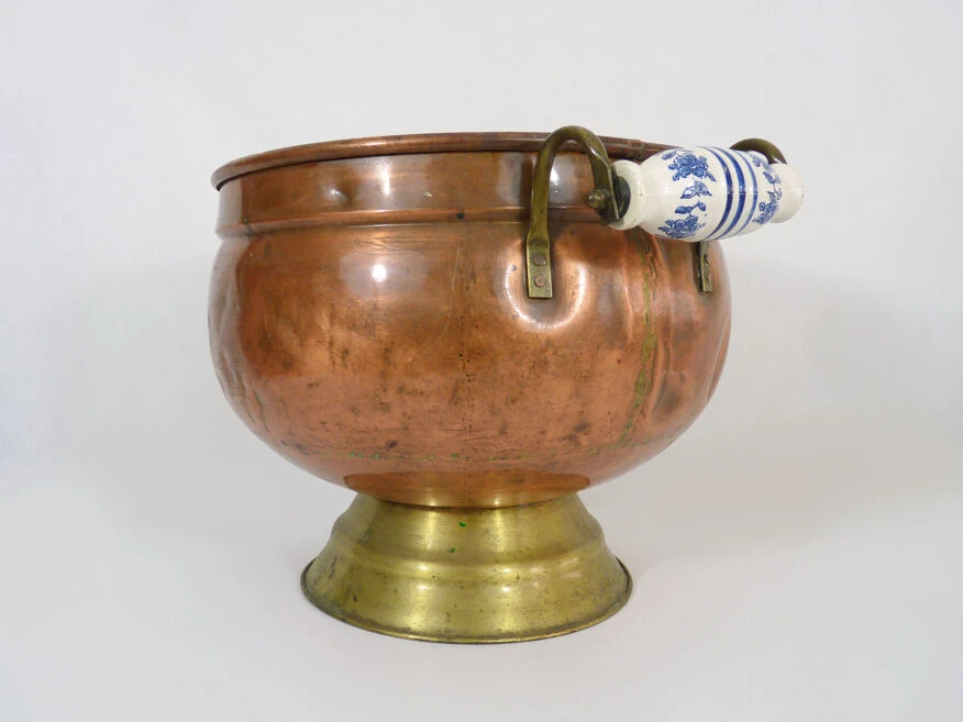 Jardinière Cache Pot En Cuivre Poignées En Porcelaine, Pied Laiton. Année 40 50 8 Jardinière Cache Pot En Cuivre Poignées En Porcelaine, Pied Laiton. Année 40 50 – Image 6