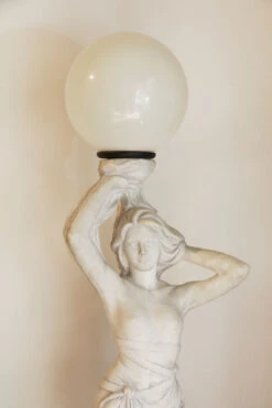 Lampadaire Jardin Femme Nymphe Sur Socle Italie -Jardin Fournitures Boutique cef47351 287b 4f99 9abf eba85d7ed671