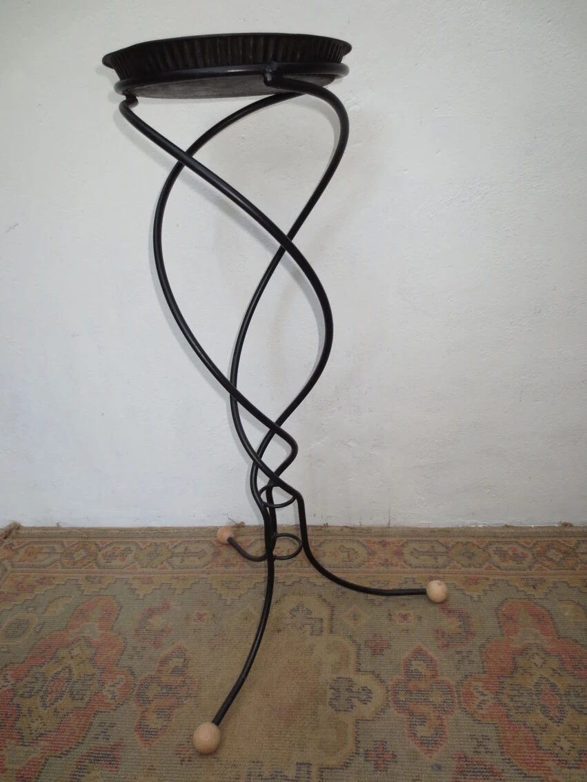 Porte Plantes Ou Fleurs En Fer Forgé Noir De Forme Hélicoidale 7 Porte Plantes Ou Fleurs En Fer Forgé Noir De Forme Hélicoidale – Image 5