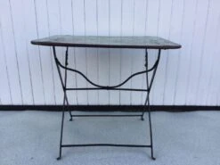 Table En Fer Rivetée Pliante -Jardin Fournitures Boutique dab35c4e bd31 4f07 8cea 60b7fb242316