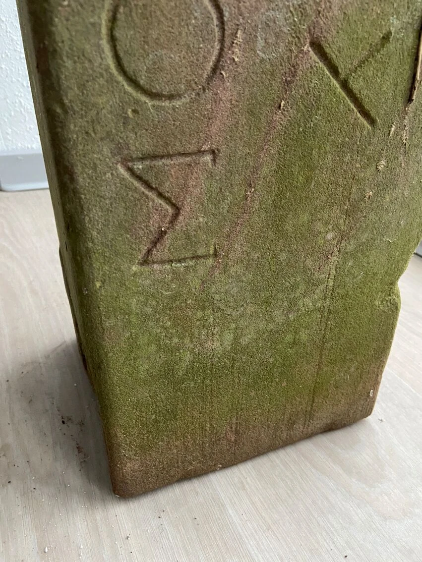 Ancienne Borne De Délimitation En Grès Caractère Grec 11 Ancienne Borne De Délimitation En Grès Caractère Grec – Image 9