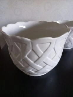 Lot De Deux Caches Pot Blanc -Jardin Fournitures Boutique e402ed0e 544a 4f64 aea0 a47860f85d88