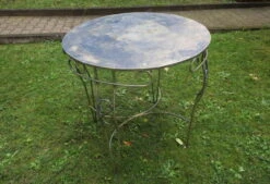 Table De Patio De Jardin Peinte Du Milieu Du Siècle, Années 1950 -Jardin Fournitures Boutique eb97edc1 c639 45bc b788 61721d5d94e4