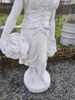Statue D'une Femme Vigneronne En Pierre Reconstituée -Jardin Fournitures Boutique f2cab40a e75d 40e5 ab9f da5a211d2a39