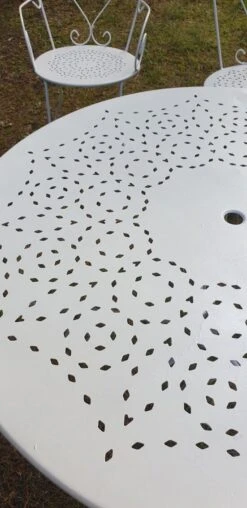 Salon de jardin composé d une table tripode démontable (3 vis) -Jardin Fournitures Boutique f3a7bf43 9731 4d77 ad4f 50e01ba3b995