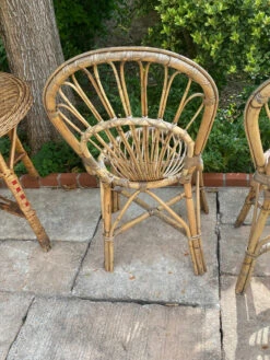 Table Ronde Avec 2 Chaises En Rotin -Jardin Fournitures Boutique f9e2c433 2fe9 488e 922c a7ecad3a6734