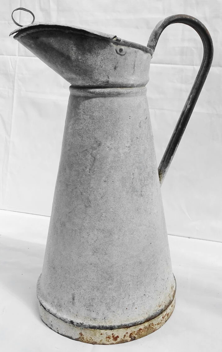 Broc à Couvercle Clapet En Zing 4 Broc à Couvercle Clapet En Zing – Image 2